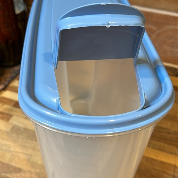 Vintage serve & store Cereal Saver sealable Lid 1.4 gallon 5.3 L dishwasher safe - Picture 3 of 9